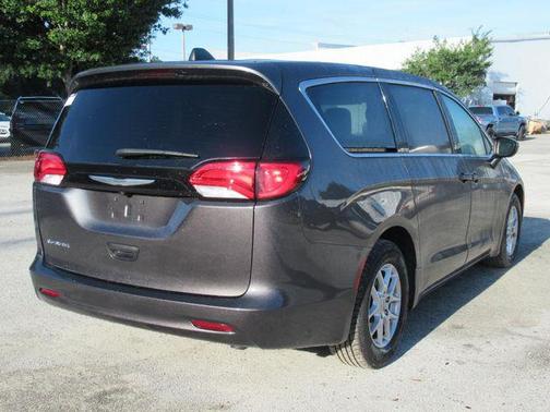 Granite 2023 Chrysler Voyager LX