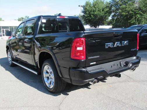Diamond Black Crystal Pearlcoat 2026 RAM 1500 Big Horn/Lone Star