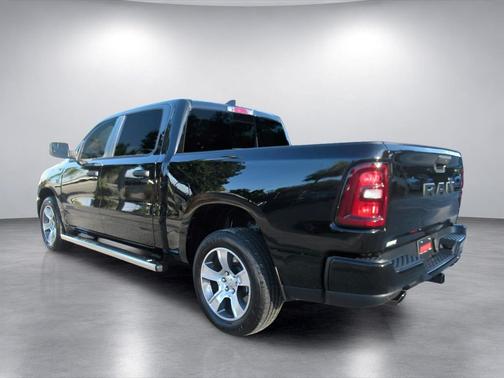 Diamond Black Crystal Pearlcoat 2027 RAM 1500 Express