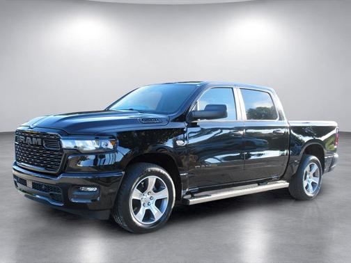 Diamond Black Crystal Pearlcoat 2027 RAM 1500 Express