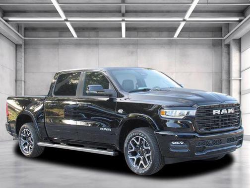 Diamond Black Crystal Pearlcoat 2026 RAM 1500 Laramie