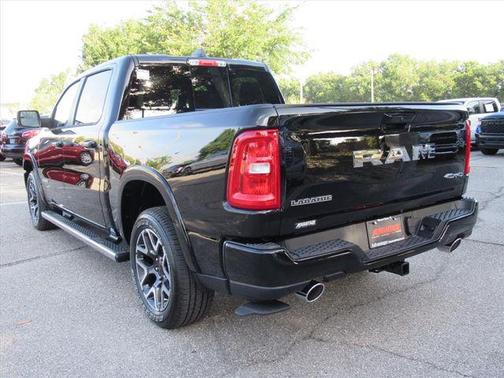 Diamond Black Crystal Pearlcoat 2026 RAM 1500 Laramie