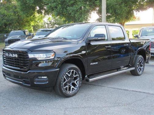 Diamond Black Crystal Pearlcoat 2026 RAM 1500 Laramie