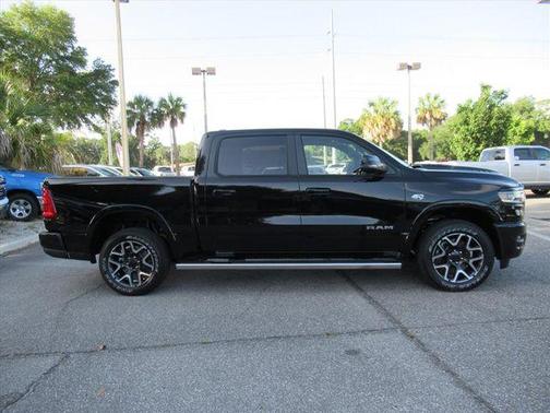 Diamond Black Crystal Pearlcoat 2026 RAM 1500 Laramie