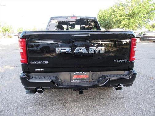 Diamond Black Crystal Pearlcoat 2026 RAM 1500 Laramie