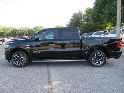 Diamond Black Crystal Pearlcoat 2026 RAM 1500 Laramie