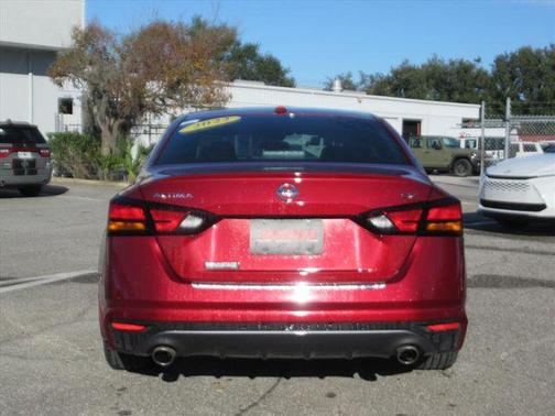 2022 Nissan Altima SR FWD