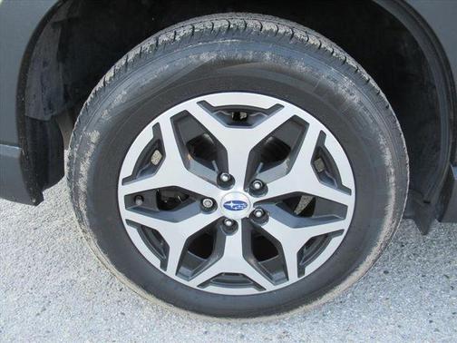 Crystal White Pearl 2020 Subaru Forester Premium