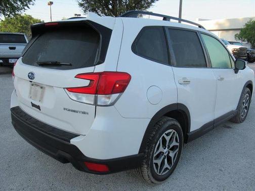 Crystal White Pearl 2020 Subaru Forester Premium