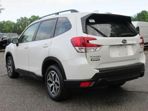 Crystal White Pearl 2020 Subaru Forester Premium