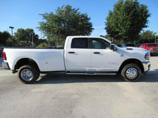Bright White Clearcoat 2026 RAM 3500 Big Horn Crew Cab 4x4 8' Box