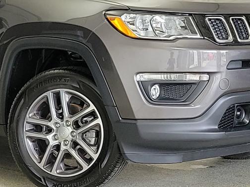 Granite Crystal Metallic Clearcoat 2020 Jeep Compass Sun and Safety 4x4