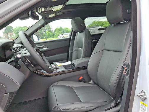 2026 Land Rover Range Rover Velar Dynamic SE