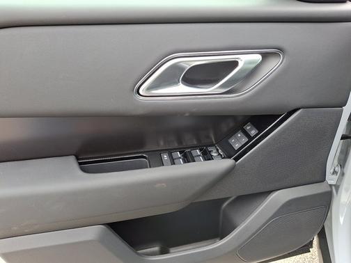 2026 Land Rover Range Rover Velar Dynamic SE