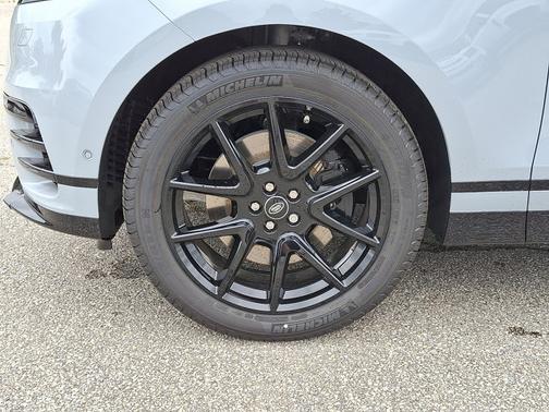 2026 Land Rover Range Rover Velar Dynamic SE