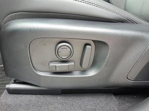 2026 Land Rover Range Rover Velar Dynamic SE