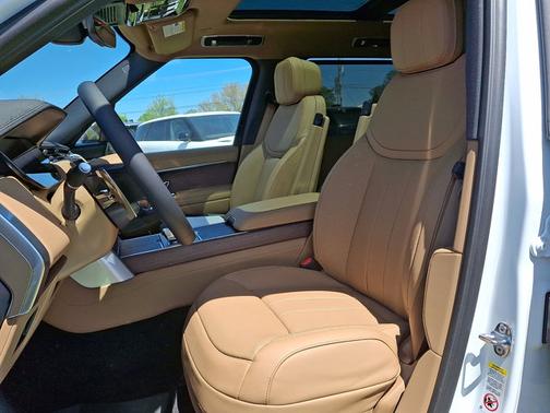 2025 Land Rover Range Rover SE