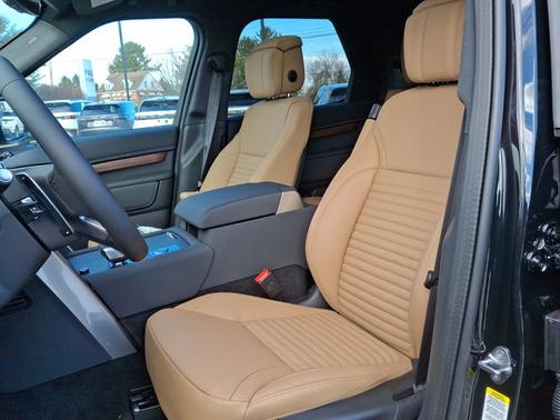 2025 Land Rover Discovery Dynamic SE