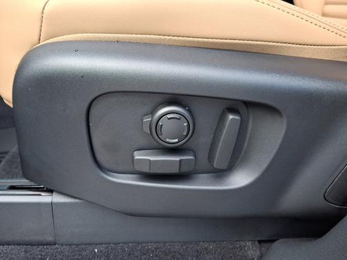 2025 Land Rover Discovery Dynamic SE