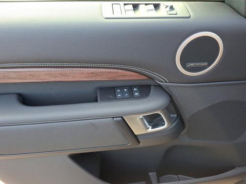 2025 Land Rover Discovery Dynamic SE