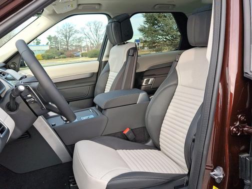 2026 Land Rover Discovery Tempest Edition