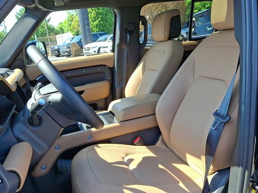 2025 Land Rover Defender X-Dynamic SE