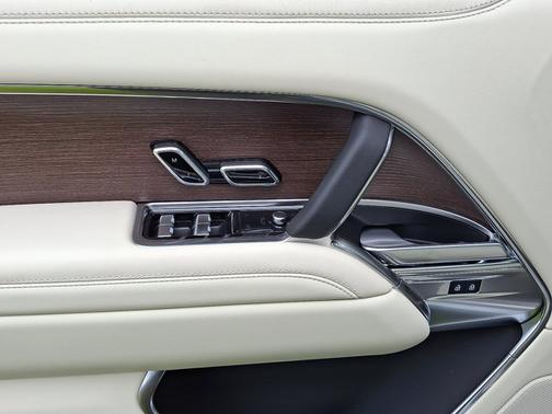 2025 Land Rover Range Rover SE