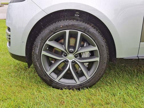 2025 Land Rover Range Rover SE