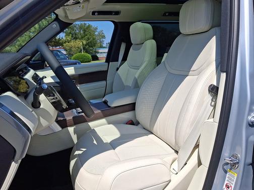 2025 Land Rover Range Rover SE