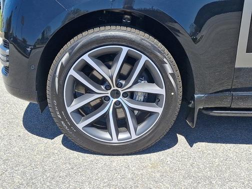 Santorini Black Metallic - 1AG 2026 Land Rover Range Rover SE