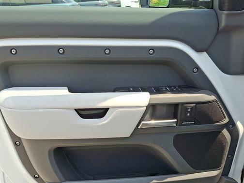 2025 Land Rover Defender S