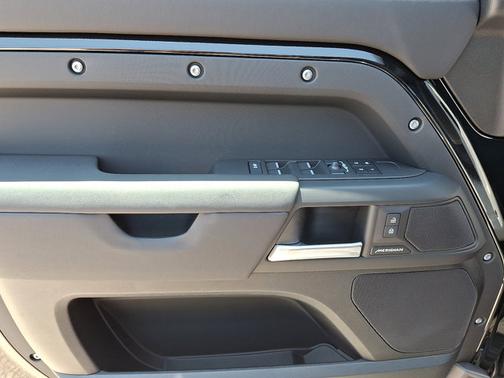 2025 Land Rover Defender S