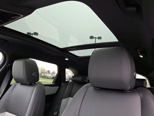 Varesine Blue Metallic - 1EH 2026 Land Rover Range Rover Velar Dynamic SE