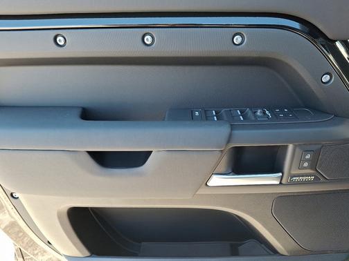 2026 Land Rover Defender X-Dynamic SE