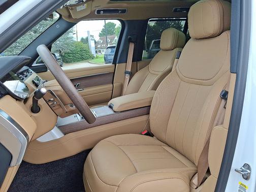 2025 Land Rover Range Rover SE