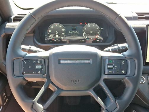 2025 Land Rover Defender X-Dynamic SE