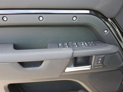 2025 Land Rover Defender S