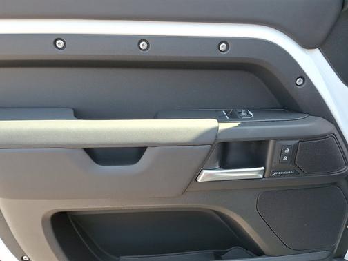 2025 Land Rover Defender S