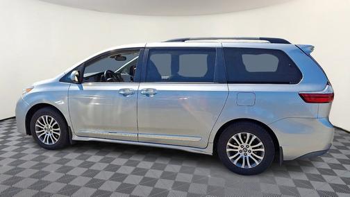 Celestial Silver Metallic 2019 Toyota Sienna XLE