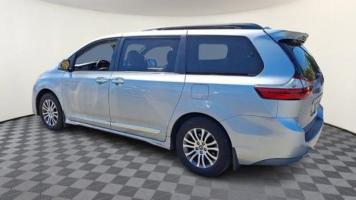 Celestial Silver Metallic 2019 Toyota Sienna XLE
