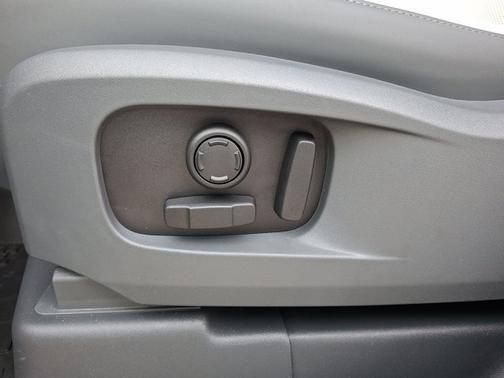 2026 Land Rover Defender X-Dynamic SE