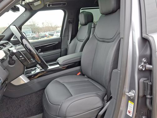 2025 Land Rover Range Rover SE