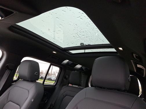 Tasman Blue Metallic - 1DL 2026 Land Rover Defender X-Dynamic SE