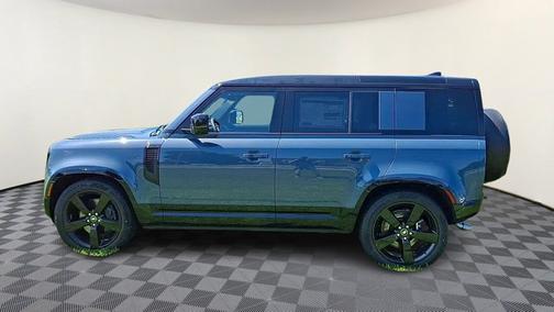 2025 Land Rover Defender X-Dynamic SE