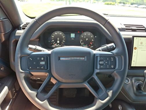 2025 Land Rover Defender X-Dynamic SE
