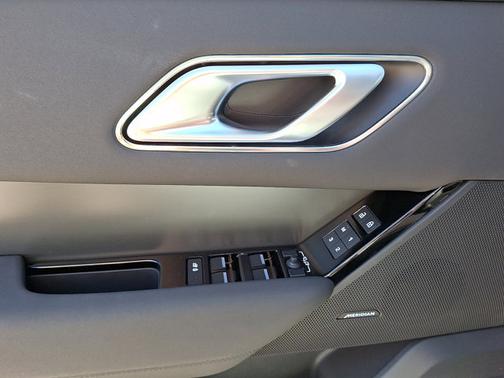 2025 Land Rover Range Rover Velar Dynamic SE