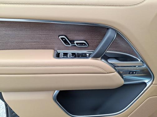 2026 Land Rover Range Rover SE