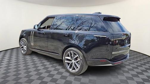 2025 Land Rover Range Rover SE