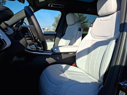 2026 Land Rover Range Rover Sport SE