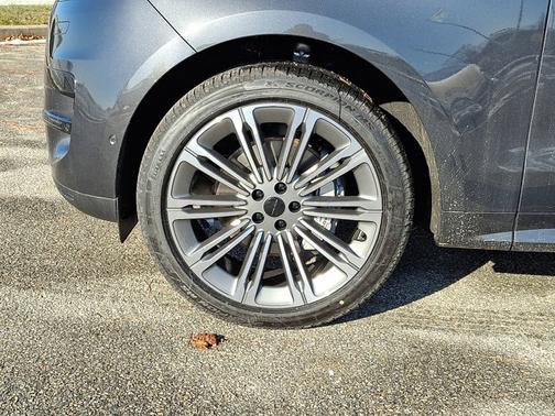 2026 Land Rover Range Rover Sport SE